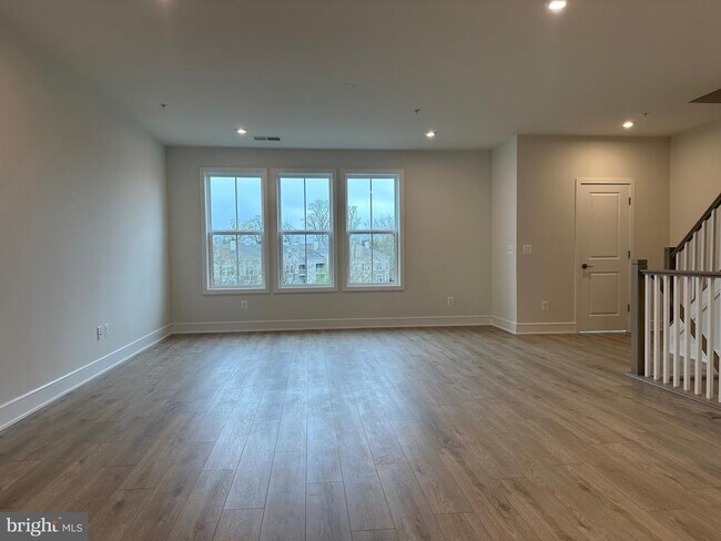 Foto del edificio - 43324 Farringdon Sq