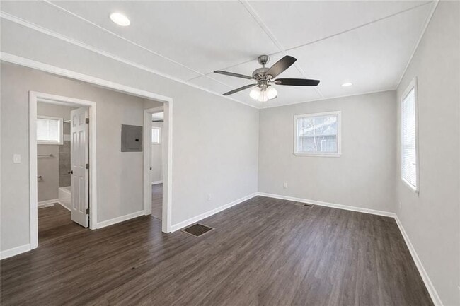 Building Photo - 2146 Brookview Dr NE