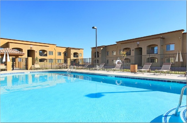 Piscina - Raintree Apartments