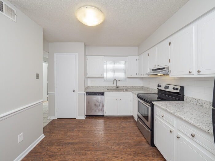 Primary Photo - Raleigh Condo For Rent