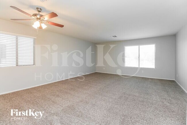 Building Photo - 617 E Payton Cir
