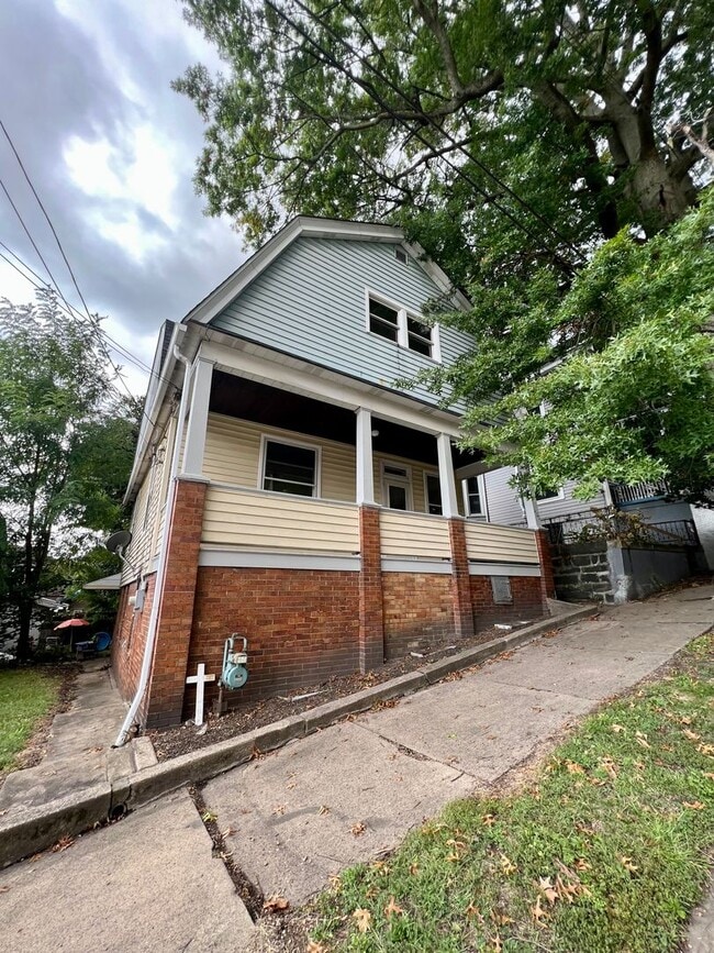 Building Photo - Must See! - Charming 3 Bedroom 2 Bathroom ...