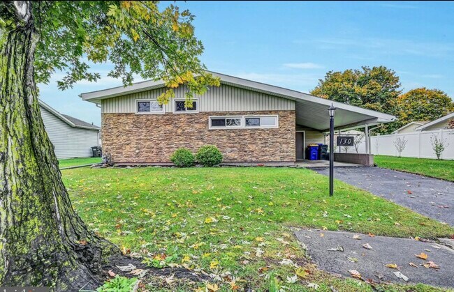 Building Photo - 130 Hull Dr