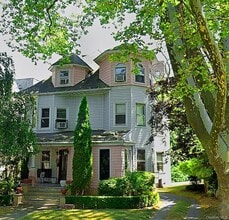 Building Photo - 769 E 19th St