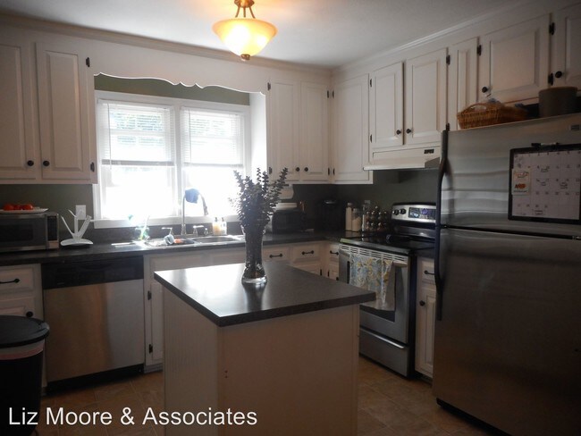 Building Photo - 39 Philmont Dr
