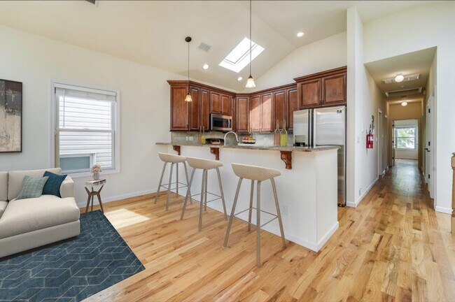 Building Photo - 42 Zabriskie St