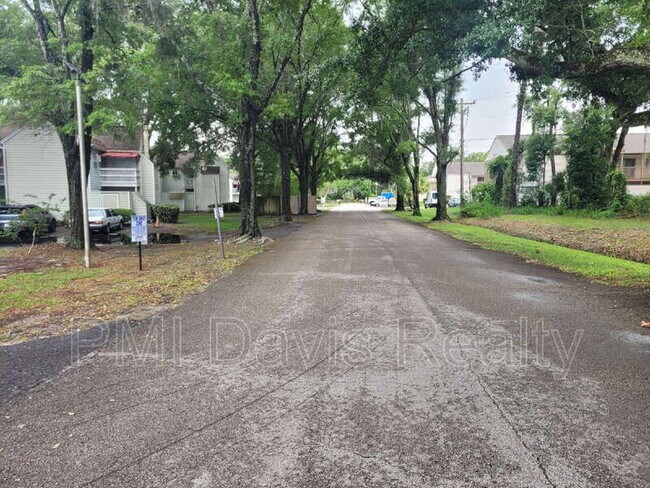 Foto del edificio - 2300 Twelve Oaks Dr
