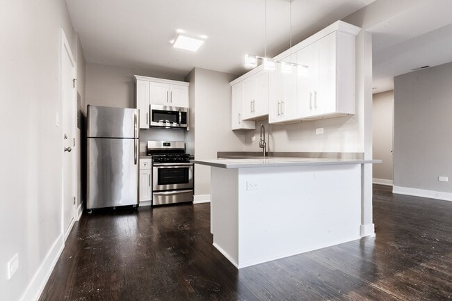 Building Photo - Amazing Kenwood 1bed/1bath Apartment