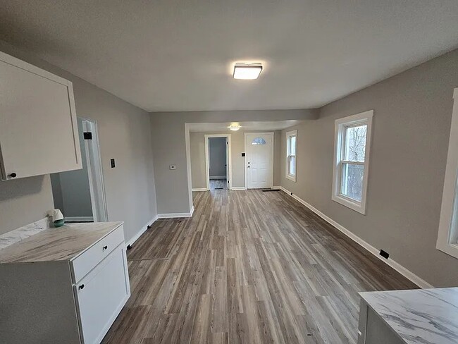 Building Photo - 2330 W 30th St