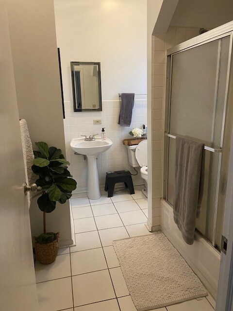 Bath 1 - 2525 N Ashland Ave