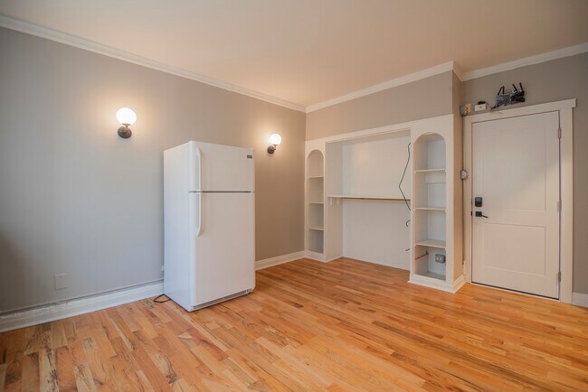 Foto del edificio - 1414 W Pratt Blvd