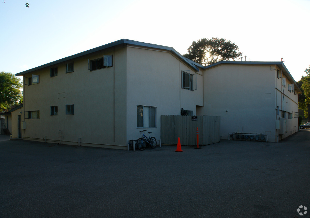 Building Photo - 610 E Canon Perdido St