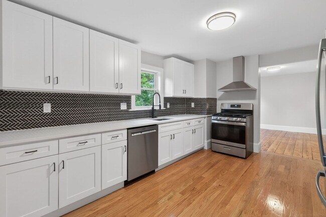Foto del edificio - Amazing 3 bed 1.5 bath in Somerville.....