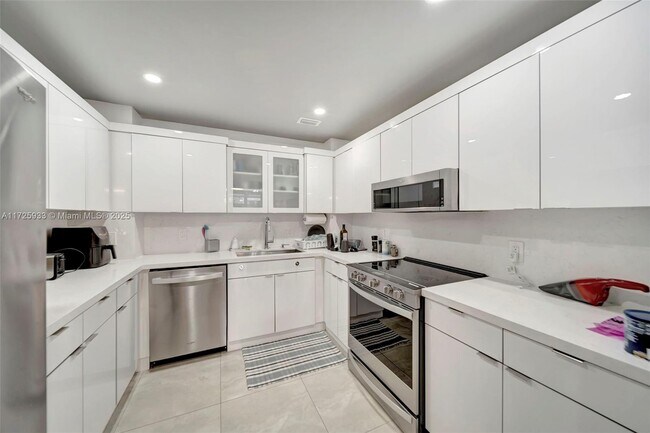 Building Photo - THE HEMISPHERES CONDO UNIT L E