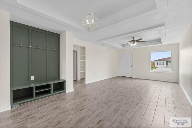 Building Photo - 690 Seminole Ln