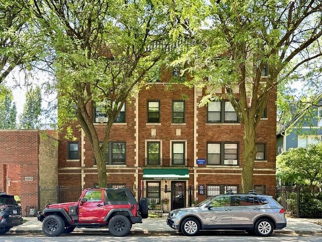 Building Photo - 4551 N Damen Ave