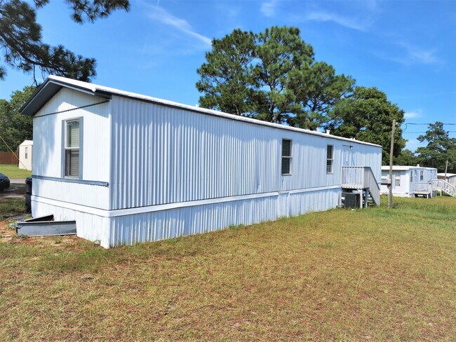Building Photo - 120 Sandy Springs Ln
