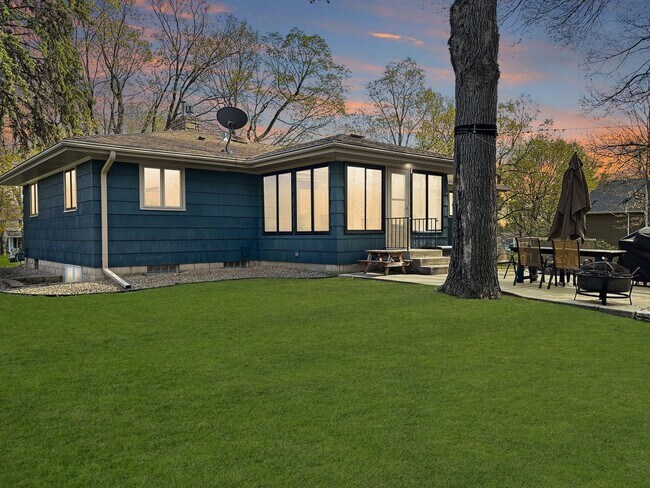 Foto del edificio - 2541 Lakewood Ln