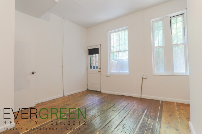 Building Photo - 336 Grand St