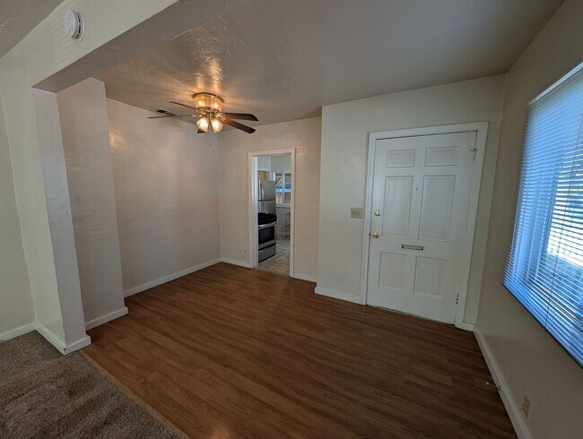 Foto del edificio - 3 Bedroom 1 Bath Near Redding Library