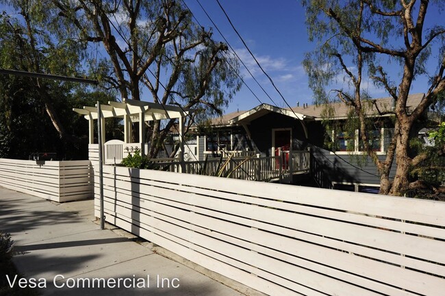 Building Photo - 938 E Edgeware Rd