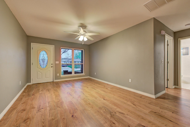 Building Photo - 4313 Spiva