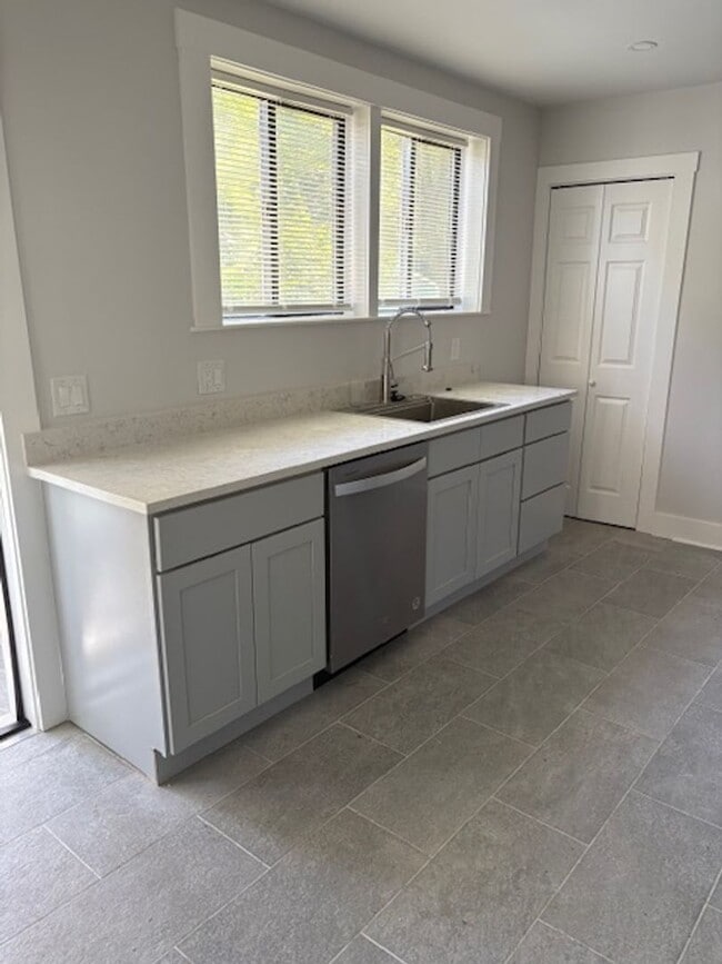 Building Photo - 8-8 Forest St