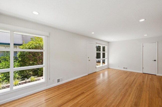 Foto del edificio - 815 Roble Ave