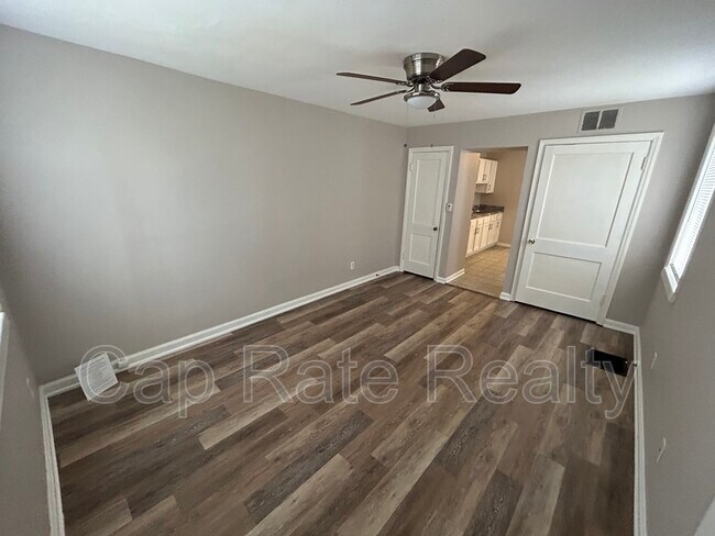 Foto del edificio - 1045 Republic Ave