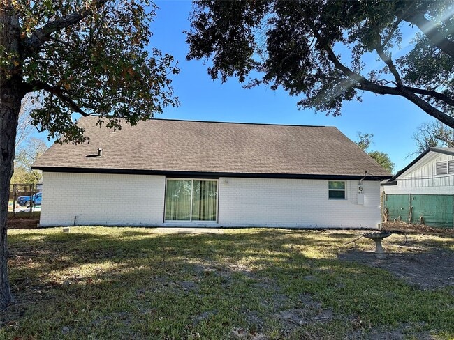 Building Photo - 9410 Pipestone St