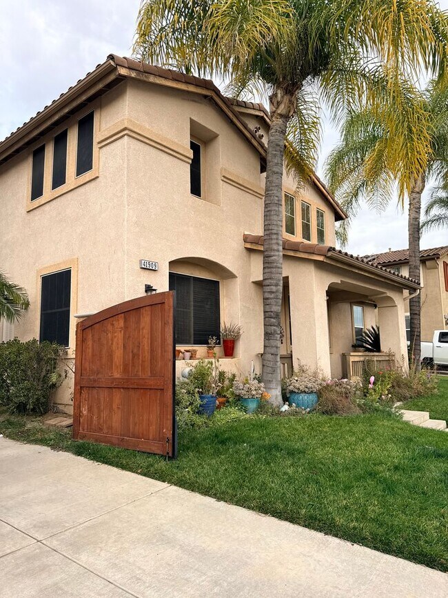 Foto del edificio - 3 Bed home with RV Parking for Rent in Murrieta