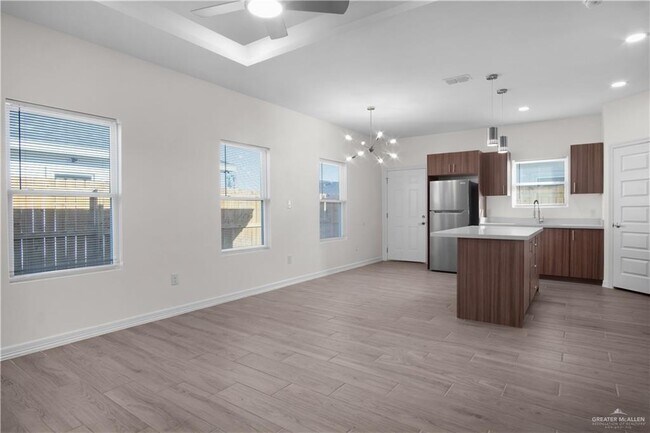 Building Photo - 25 N Onyx Ave