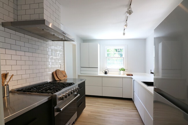 Building Photo - 126 Morningside Dr S