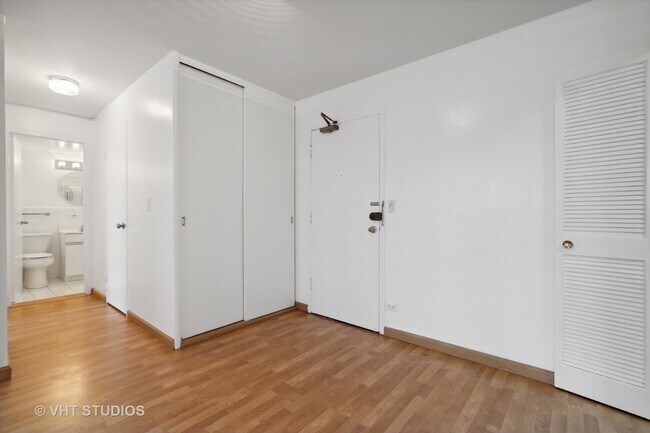 Building Photo - 850 N Dewitt Pl