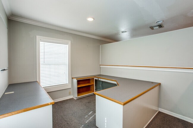 Building Photo - 2222 Bissonnet St