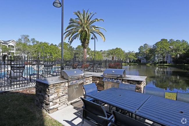 Área de parrilla - The Grand Reserve at Park Isle Apartments