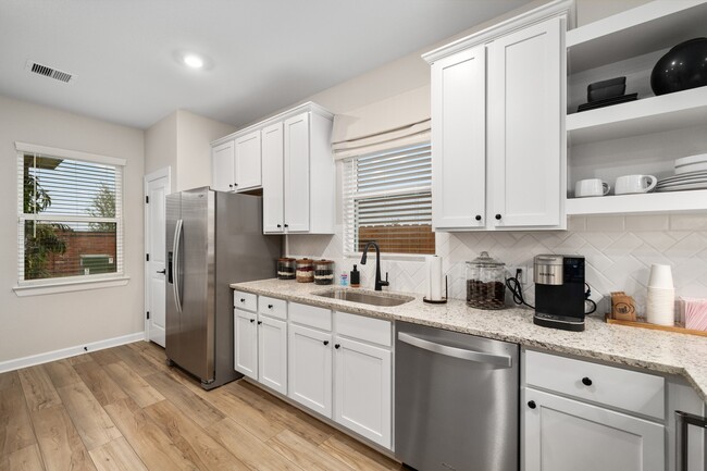 Building Photo - 3012 Myrtle Sunset Dr