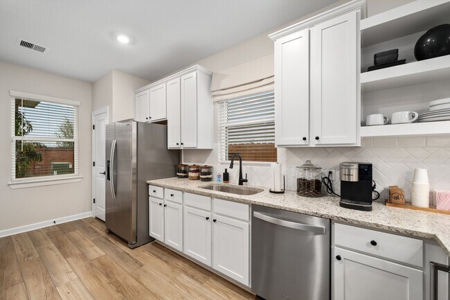 Building Photo - 3025 Myrtle Sunset Dr