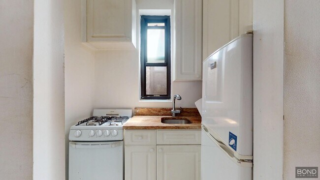 Foto del edificio - 166 W 83rd St