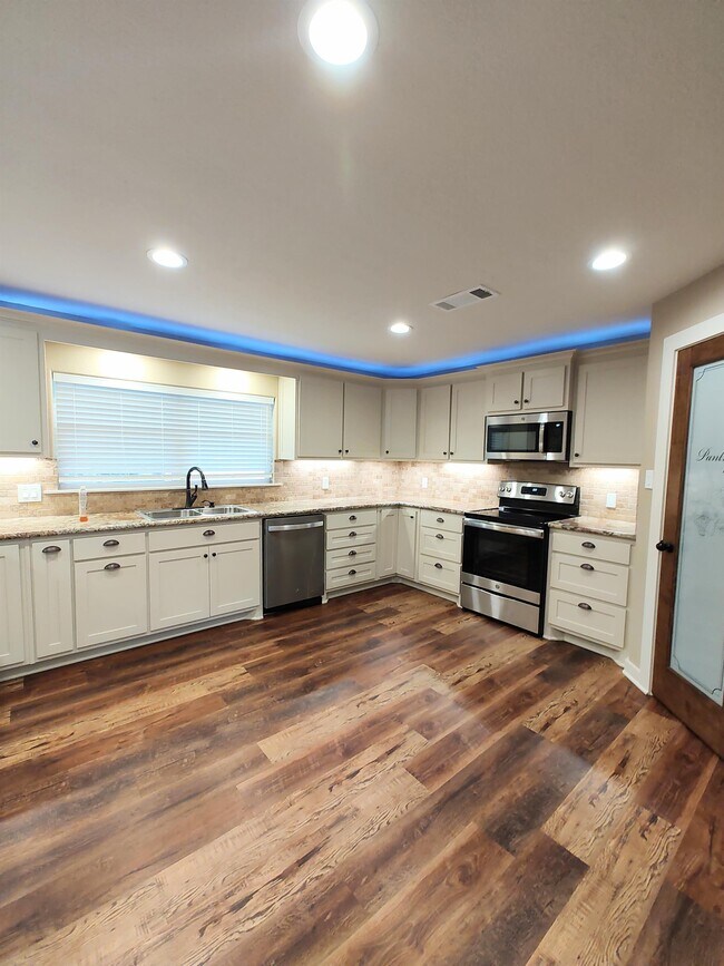 Foto del edificio - 8360 Keith Rd