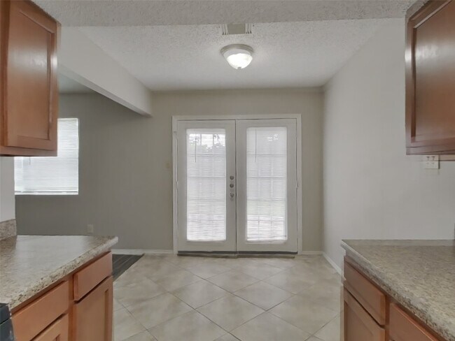 Foto del edificio - 1911 Deaf Smith Dr