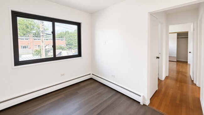 Foto del edificio - 6456 N Ridge Blvd