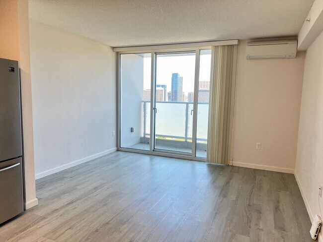 Building Photo - 801 South Street 2-bedroom 1-bath with 2 p...