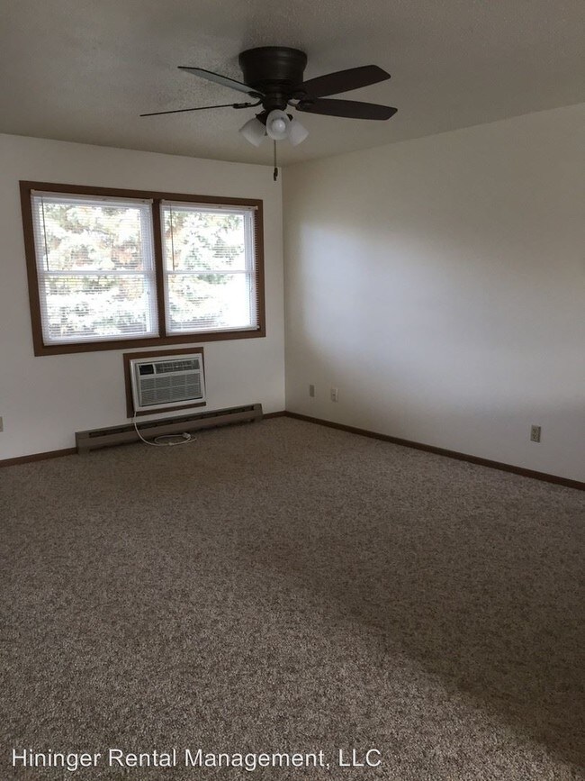 Foto del edificio - 227 E Veterans St