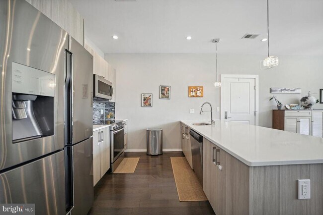 Building Photo - 340 Adams St NE