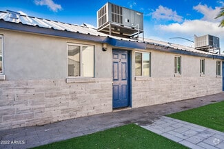 Building Photo - 1860 W Glenrosa Ave