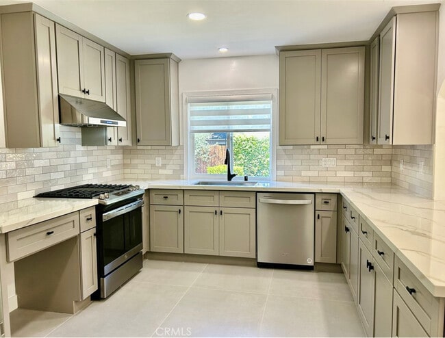 Building Photo - 313 Pasqual Ave