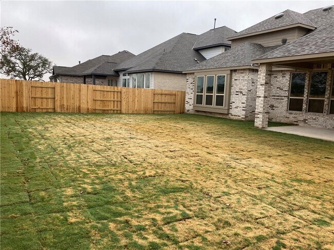 Building Photo - 746 Whitetail Dr