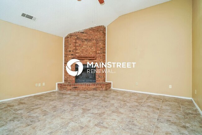 Building Photo - 3 Bedroom Pet-Friendly Home in Arlington, TX with Main Street Renewal