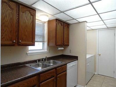 Building Photo - 8605 International Ct
